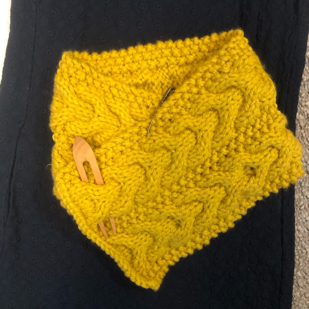 hand knit neck cuff